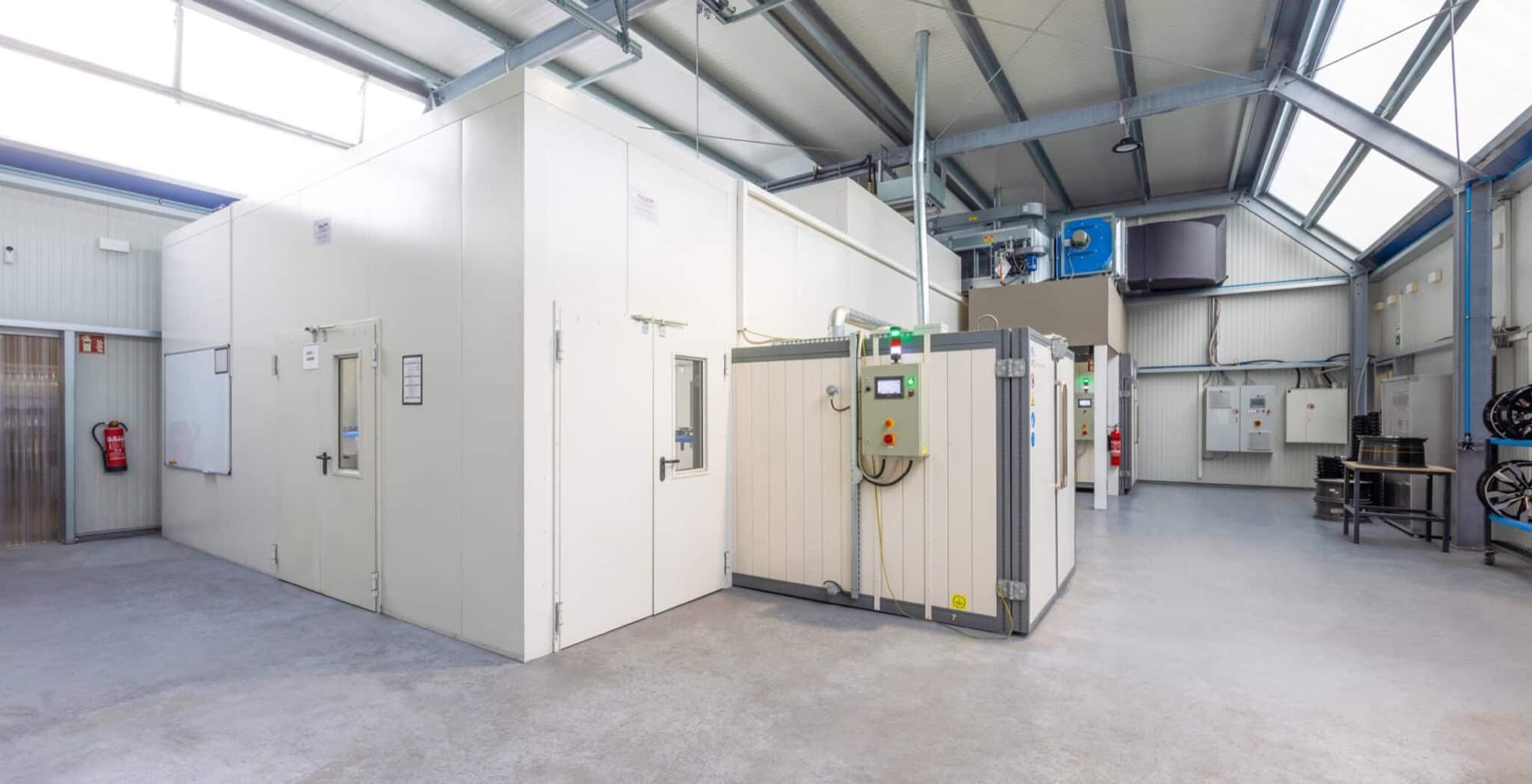 Die Halle der Custom Automotive GmbH in Rodenbach