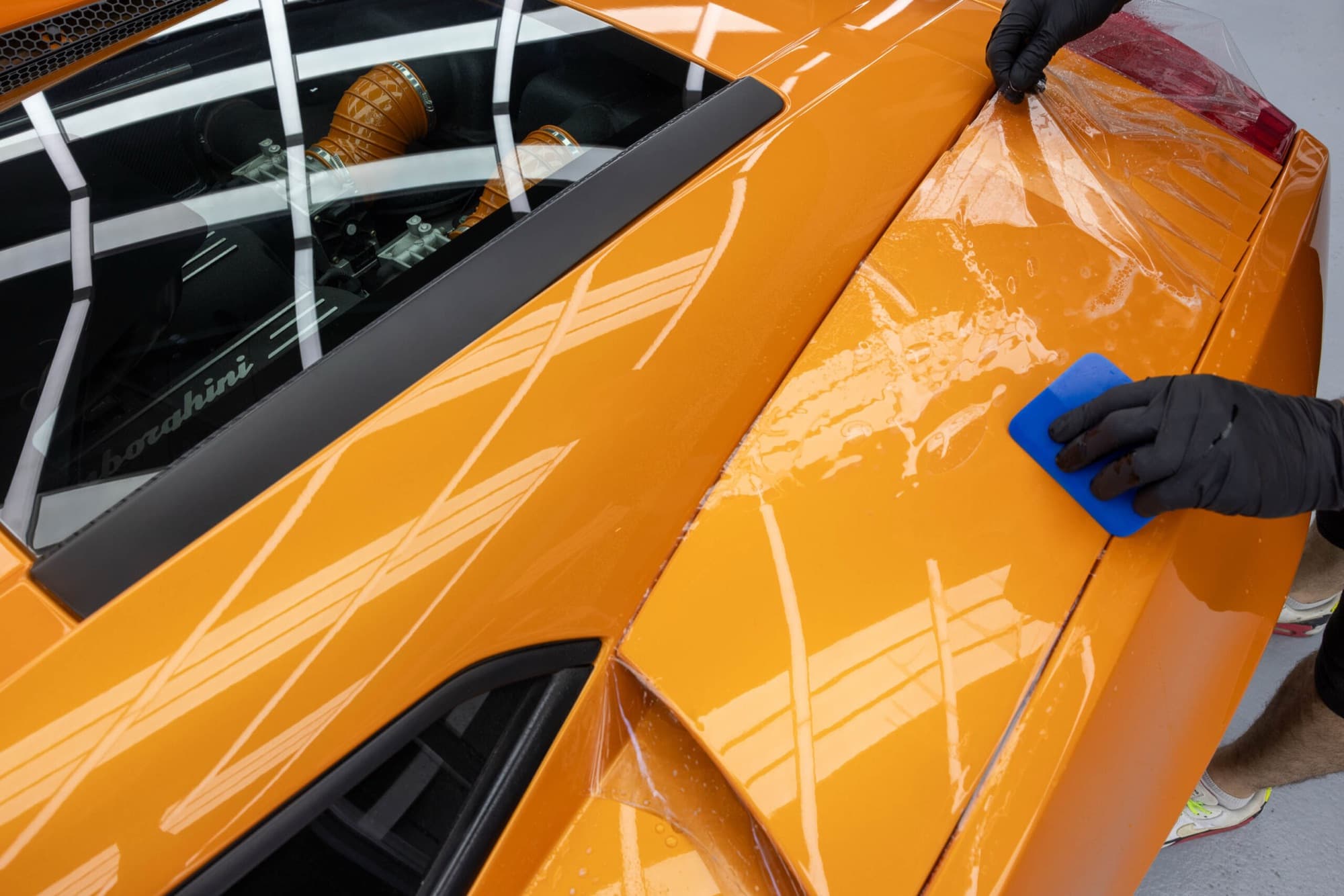 Lackschutzfolie an der Seite eines Lamborghini